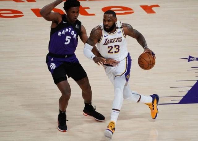 沙巴电竞-詹皇：没觉得过早复出 制定附加赛的人应该被解雇